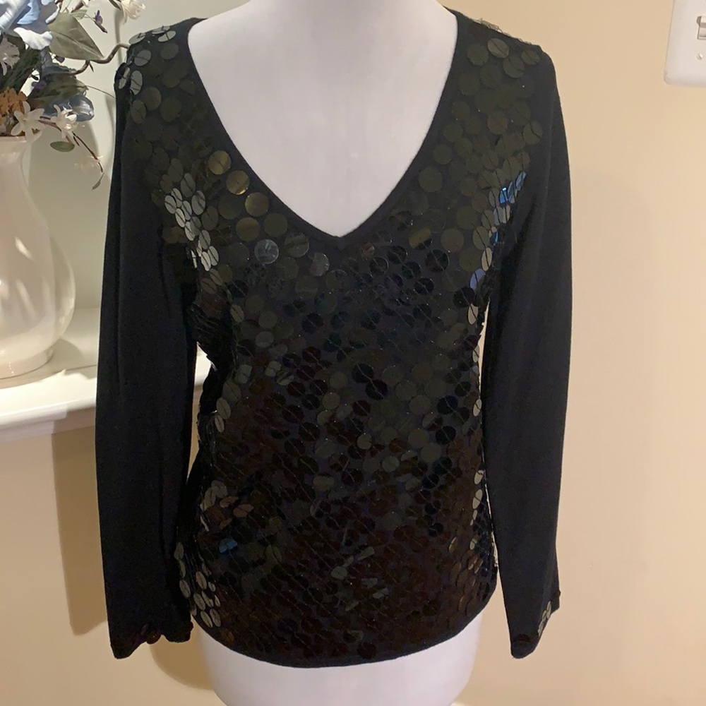 Black long sleeve v neck sweater with large sequin